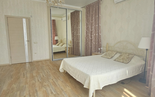 Shikarnaya Dvushka 76 Kv.m Flat