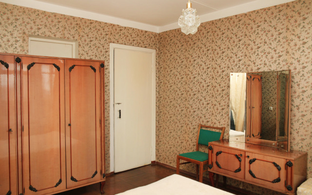 Trekhkomnatnaya Flat