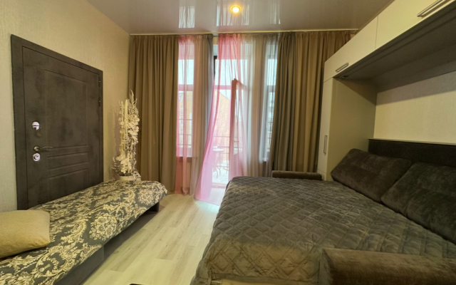 Bolshaya Studiya V Tsentre Flat