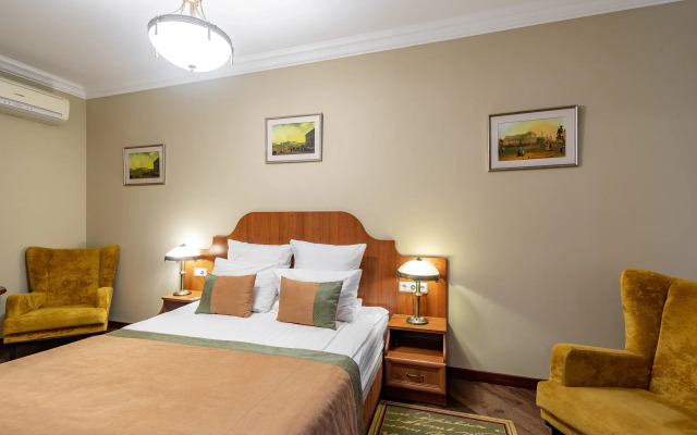 Квартира Евро-Двухкомнатная на Столярном переулке