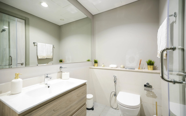 Keyrock Living Lakeview Luxury in Zada Tower Apartments
