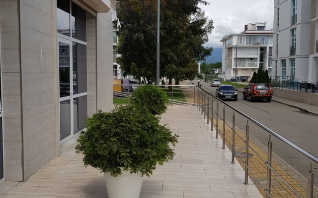 U Morya Na Bulvar Nadezhd 4/2 Flat
