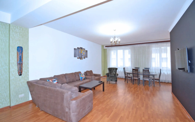 Prostornaya Kvartira na Severnom Prospekte, Hh533 Flat