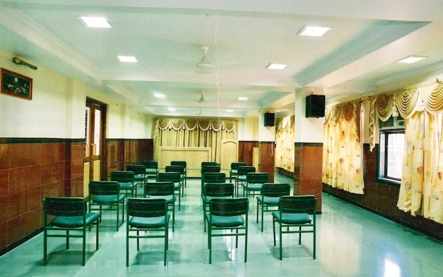 New Uttam Hira Palace Hotel