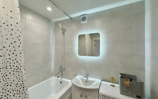 Ryadom S Readovskim Parkom Flat