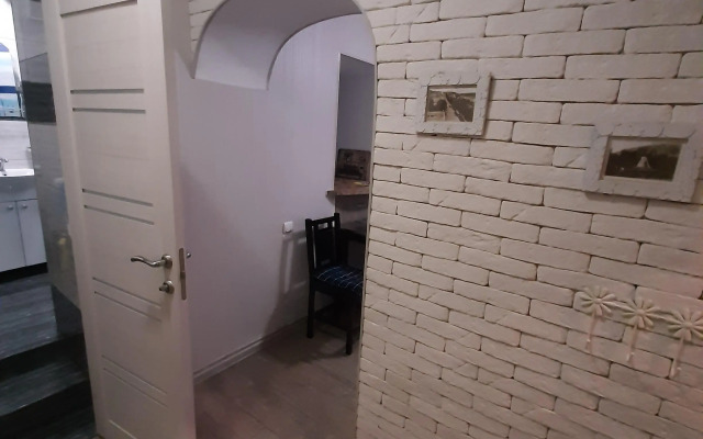 Trekhkomnatnaya Kvartira V Tsentre Na Poptsova