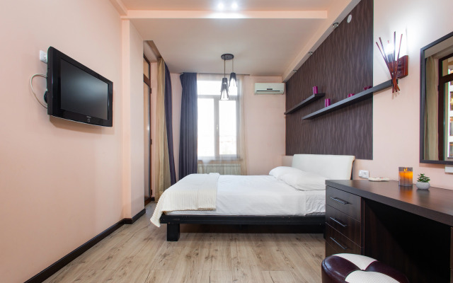 3-komn. ryadom s restoranom DIMOND, DI8210 Flat