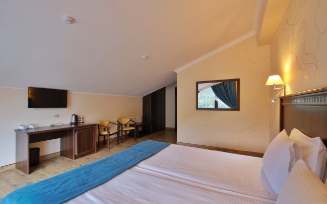 GrandShale Hotel