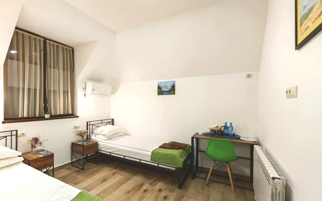 Blur Inn Gallery Hotel