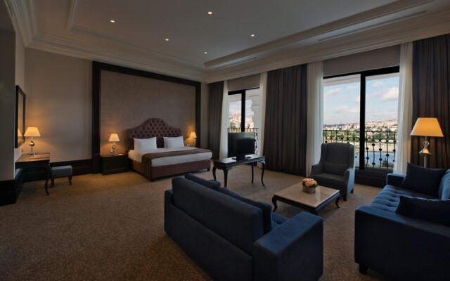 İsfanbul Holiday Home & Suites Hotel