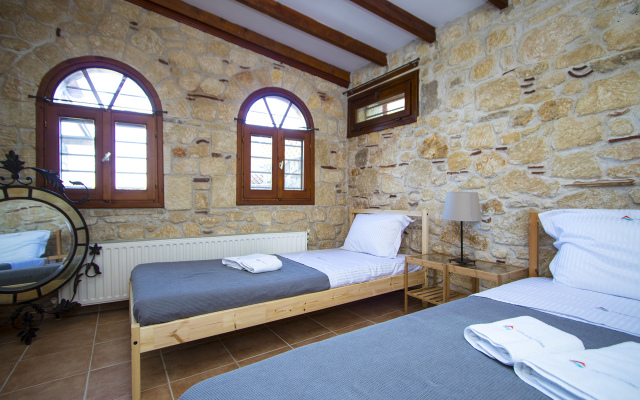 Bizmut Shared Pool Paliouri Villa