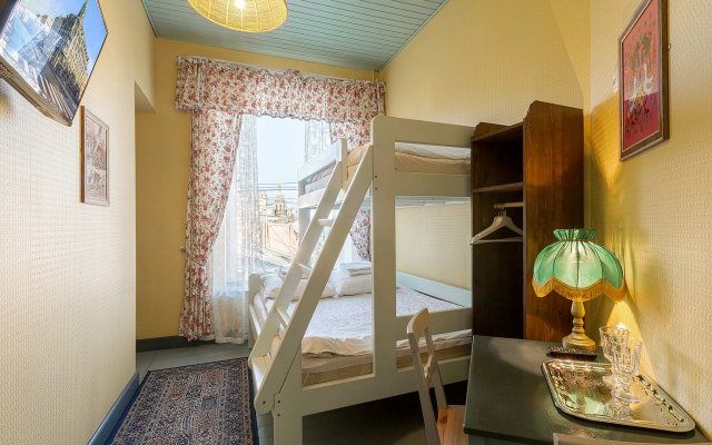 U Doma Knigi Furnished rooms