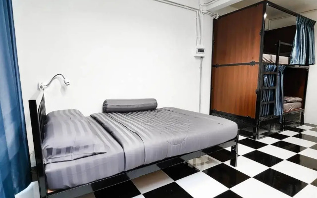 Hostel Noir Cafe and Hostel Chinatown Bangkok