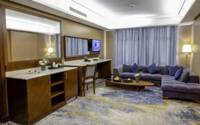 Отель Lumain Hotel Al-Tahlia Jeddah