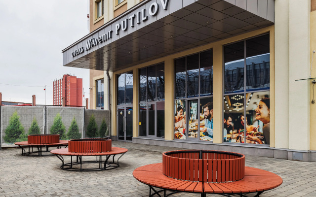 V Dvukh Shagakh Ot Metro Kirovskiy Zavod Apartments
