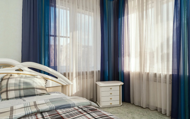 Pyatikomnatnaya V Tsentre Yalty Flat