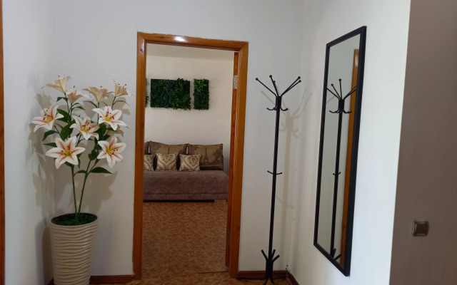 N75 Dve Bolshie Krovati V Tsentr Vselennoj Mr. HOUSE Flat
