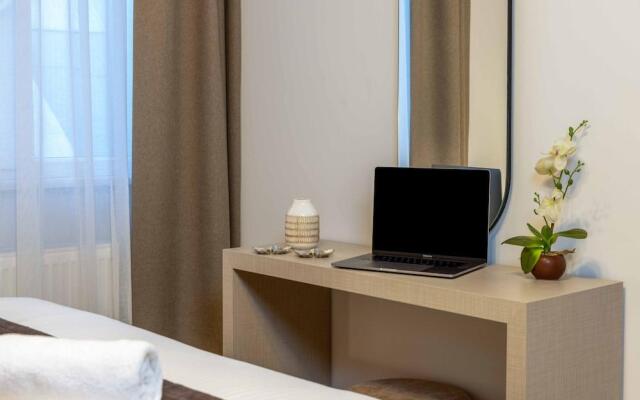 Отель BayMari Suites City Life