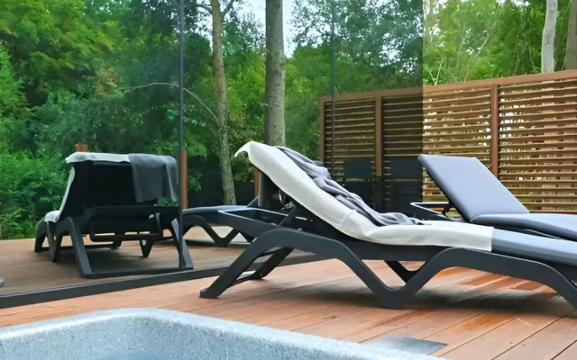 Private House na Beregu Reki s Avtorskim Dizaynom