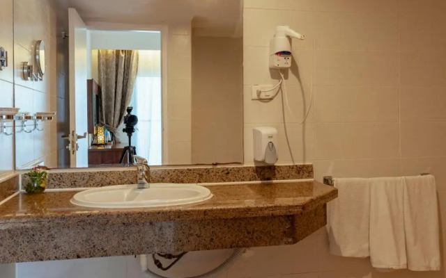 Курортный отель Royal Star Beach Resort