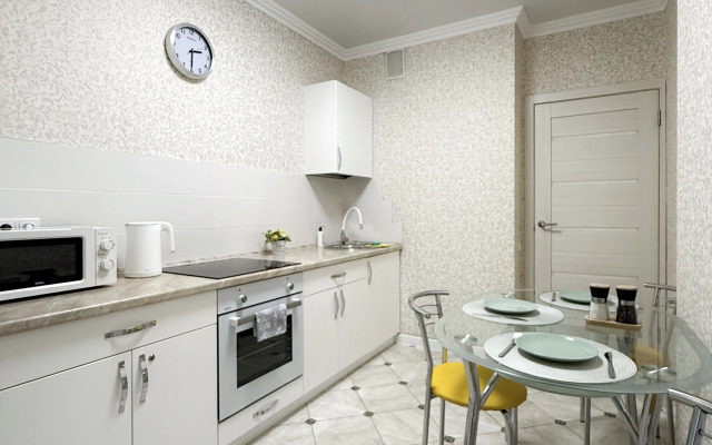 U Kremlya I Chashi Flat