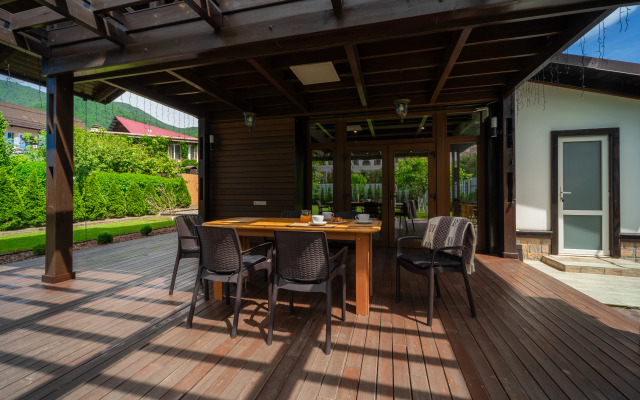 Esto-Sadok Private house