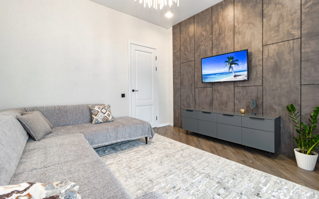 Na Ulitse Zhoshy Khana, 13 Flat
