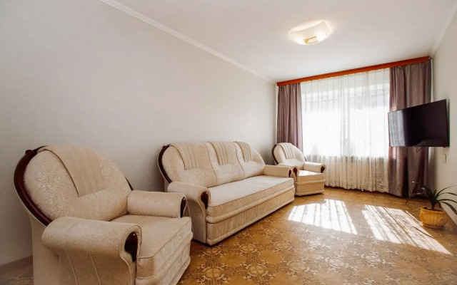 Prostornaya Dvukhkomnatnaya Flat