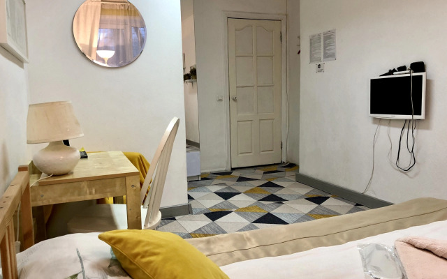 Апартаменты Лето&Зеленая Роща двуспальная кровать