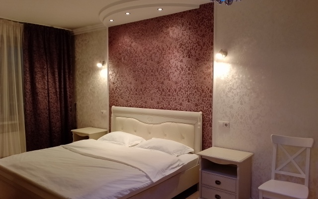 Pritomskij Klassik 2-komnatnye apartamenty naprotiv Kassacionnogo suda, ryadom s Kuzbass-Arena Flat