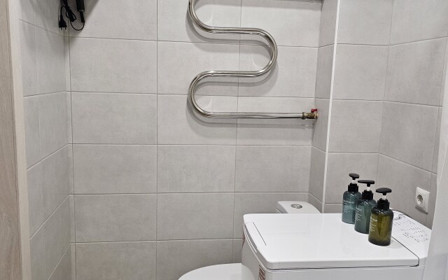 Studiya U Metro Na 25 Etazhe Flat