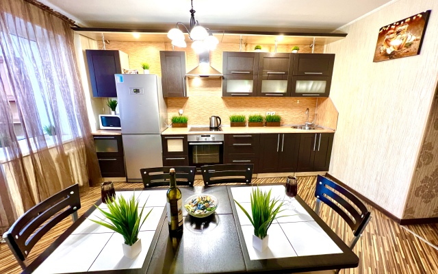 Апартаменты двухкомнатные на Карбышева 61Б (рядом с ТЦ Космопорт)