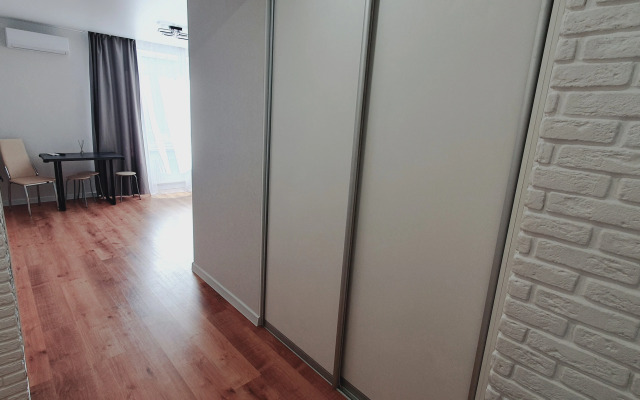 Uyutnaya Dizaynerskaya Kvartira V Novom Dome Flat