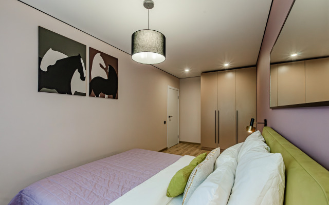 2 Kom S Dizaynerskim Remontom V Tsentre Flat