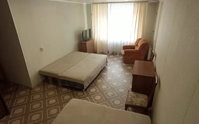 Na Prospekte Yamasheva 30 Flat