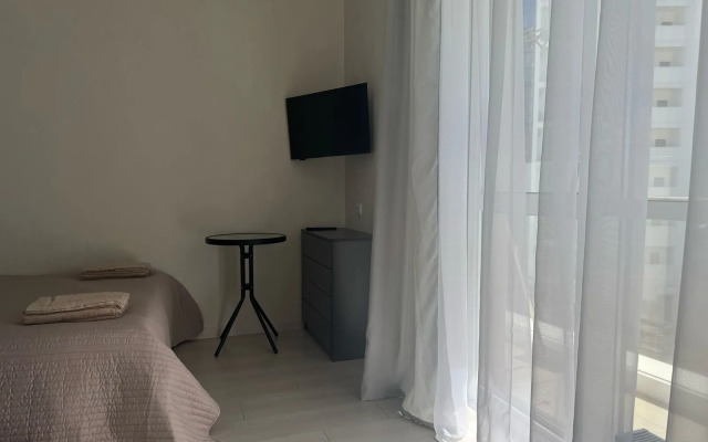 Studiya S Balkonom 90 Apartments