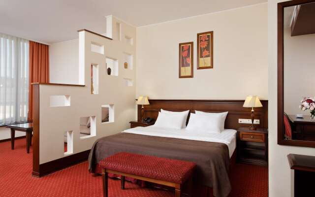 Red Royal by Undersun Hotel