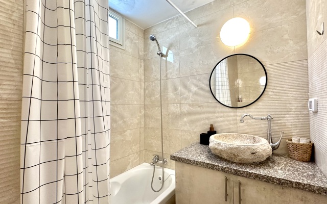 Shikarnye Apartamenty Ryadom s Parizhskoy Ploschadyyu v Khayfe Apartments
