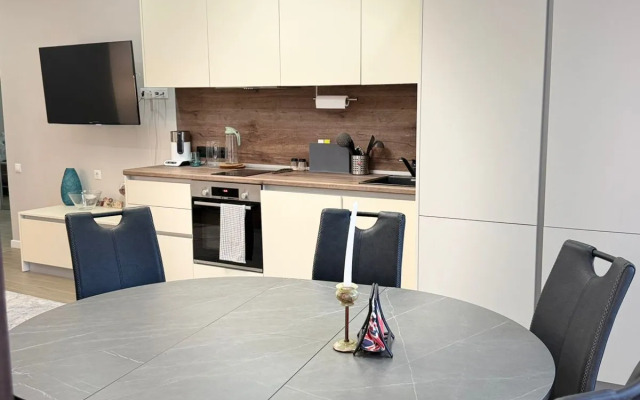 Квартира Огромная квартира с двумя спальнями и детской