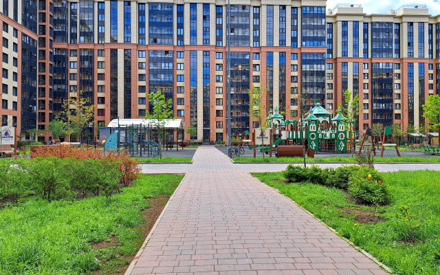 Uluchshennye Novy Lessner Apartments