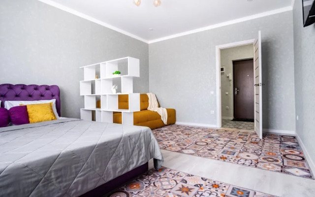 Na Pervomayskoy Ulitse 70 Flat