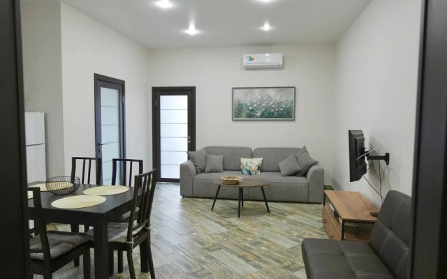 Квартира Огромная трехкомнатная квартира напротив подъемника