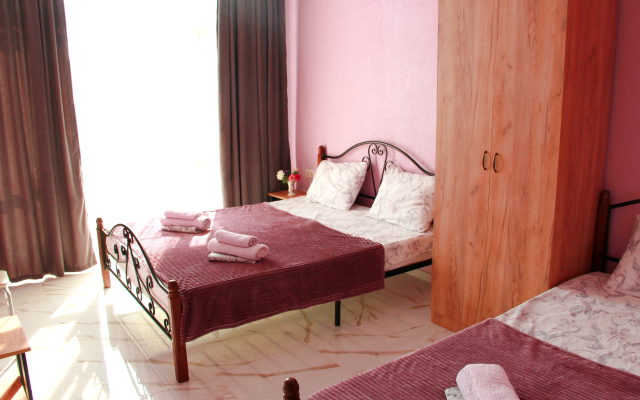 Rozovaya Laguna Guest House
