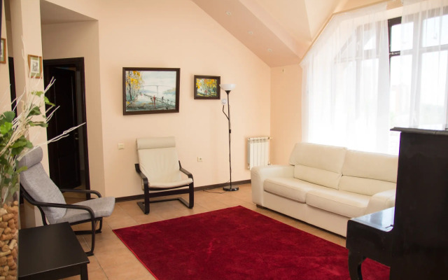 Loyal na ulitse 9-ya Liniya 14 Guest House