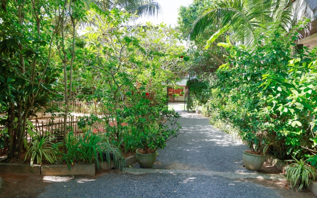 South Point Surf House - 5 bedrooms sleeps 14 Villa