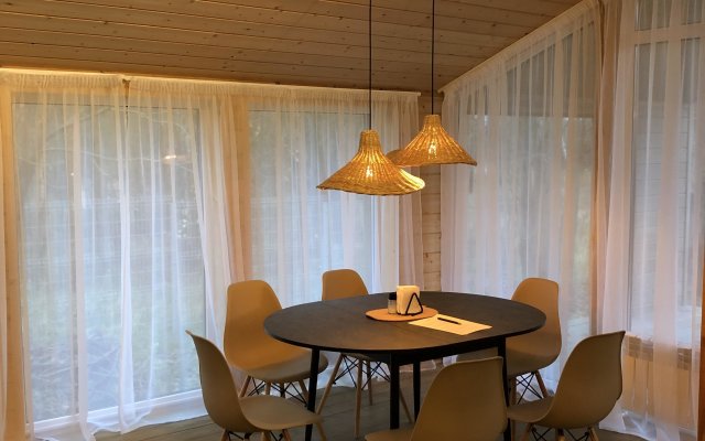Luxme House Guest House