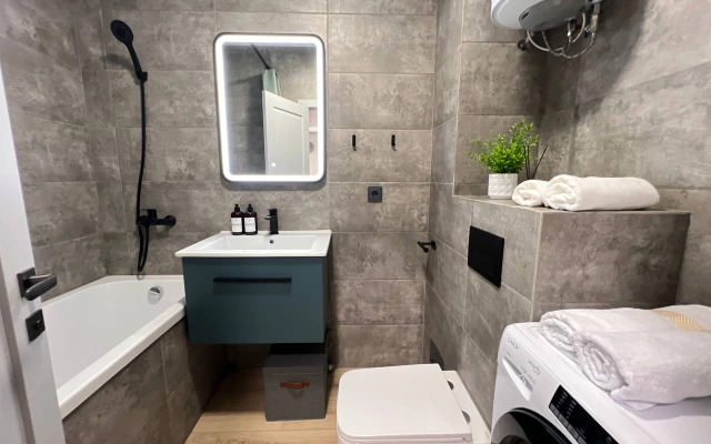 Na Tsentralnom Prospekte Goroda 17 Etazh Flat