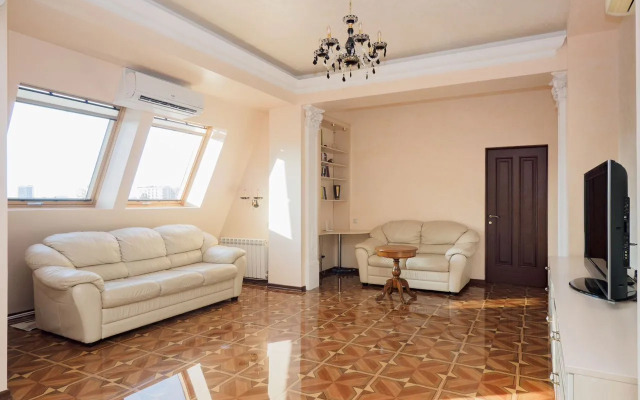 Dvukhkomnatnaya S Vidom Na More Flat