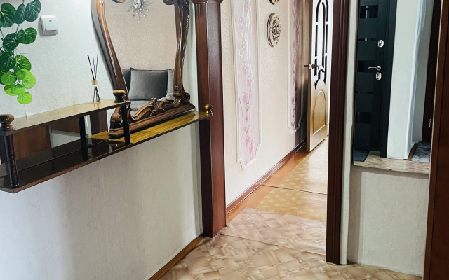 Квартира Трехкомнатная на Угольщиков, 28