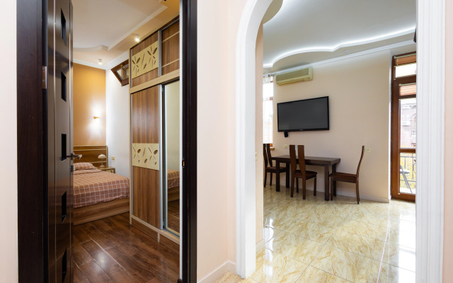 2-K, Ulitsa Amiryana, Am104 Flat